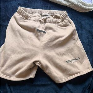 Essentials shorts ￼